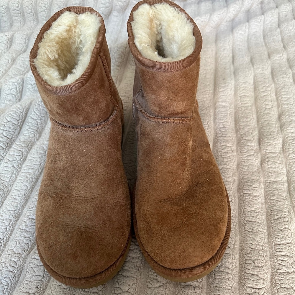 UGG Chestnut Women's Classic Mini II Boots SZ 9